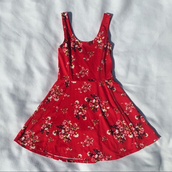 3/$30 - H&M Red Flowered Mini Dress - Size 8 - Picture 2 of 10
